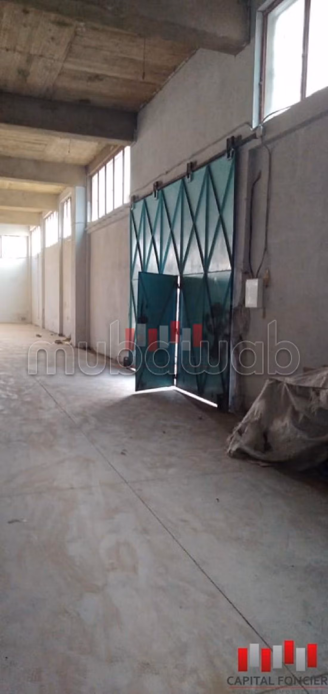 Oficinas y locales comerciales en alquiler en Zone Industrielle. Superficie de 620 m². 