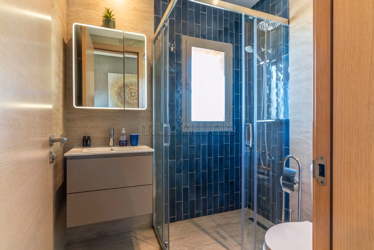 Location d'un appartement à Agdal. Surface totale 80 m². Fenêtres avec double vitrage et porte blindée — 3