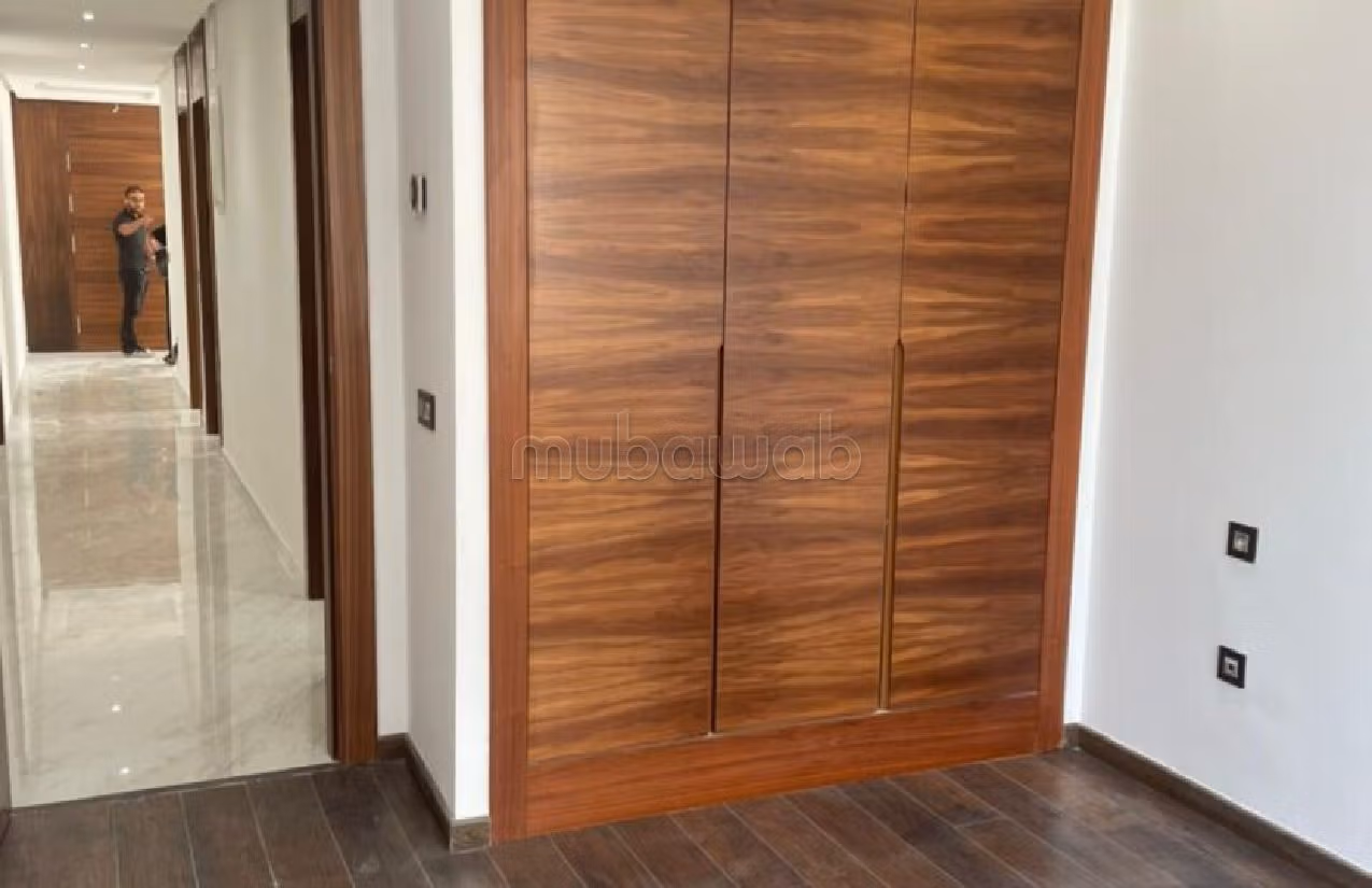 Apartment for rent in Iberie. 3 lovely rooms. Garage and terrace