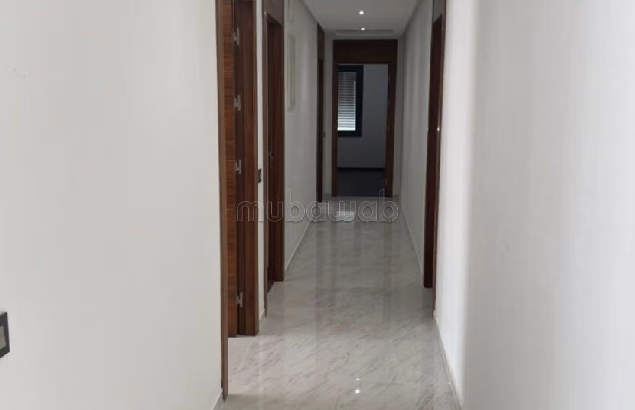 Apartment for rent in Iberie. 3 lovely rooms. Garage and terrace