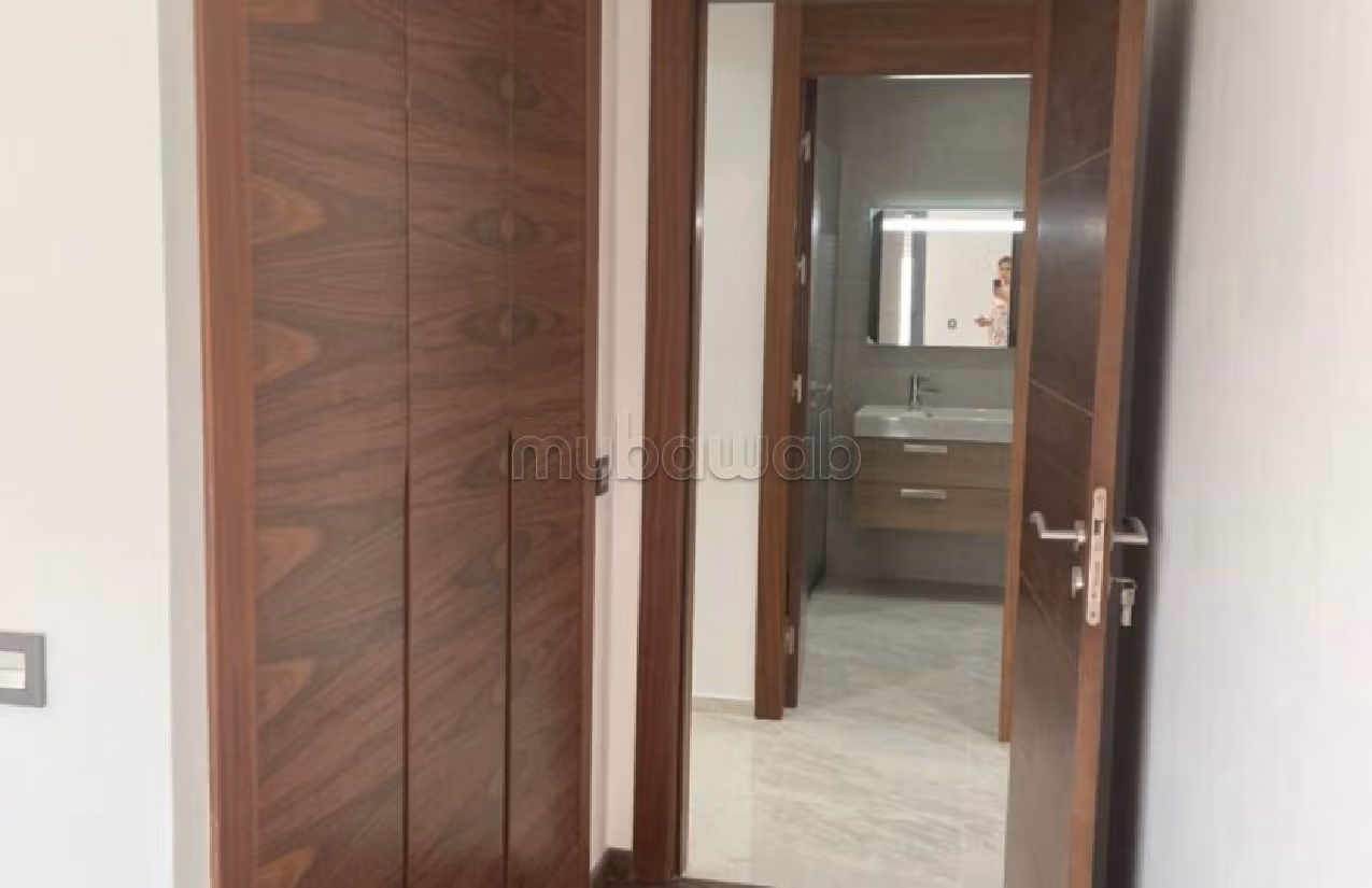 Apartment for rent in Iberie. 3 lovely rooms. Garage and terrace