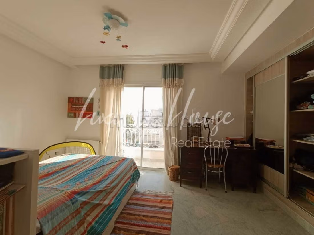 Apartment for rent in La Marsa. Large area 175 m². Cellar