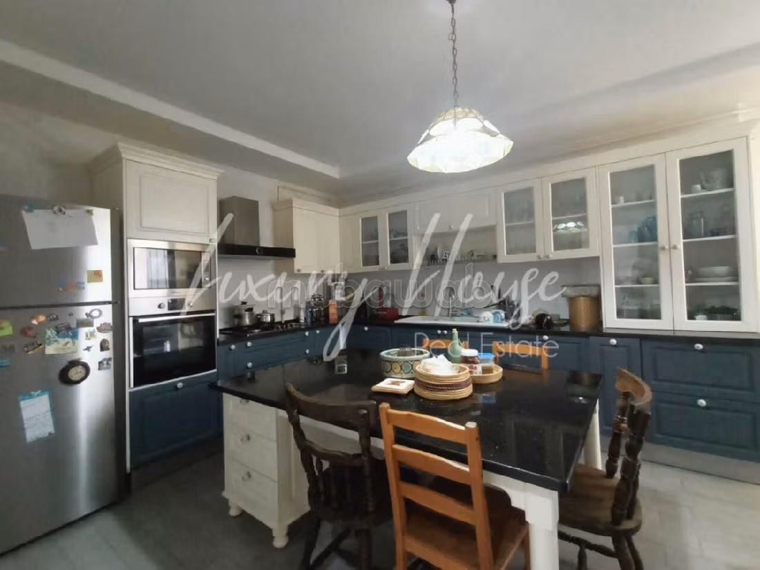 Apartment for rent in La Marsa. Large area 175 m². Cellar