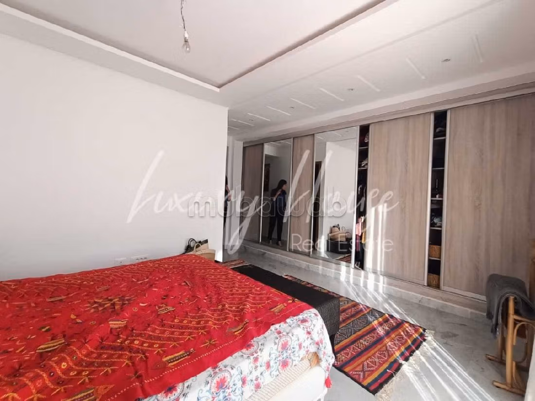 Apartment for rent in La Marsa. Large area 175 m². Cellar