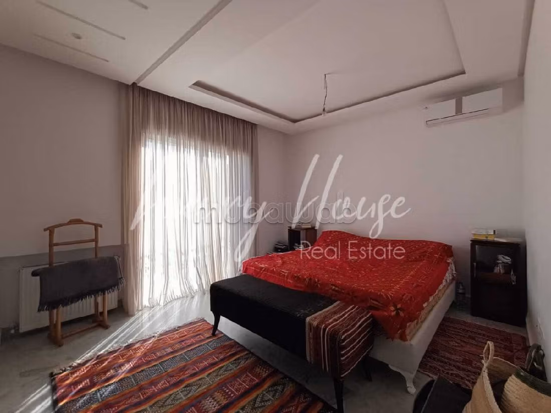 Apartment for rent in La Marsa. Large area 175 m². Cellar