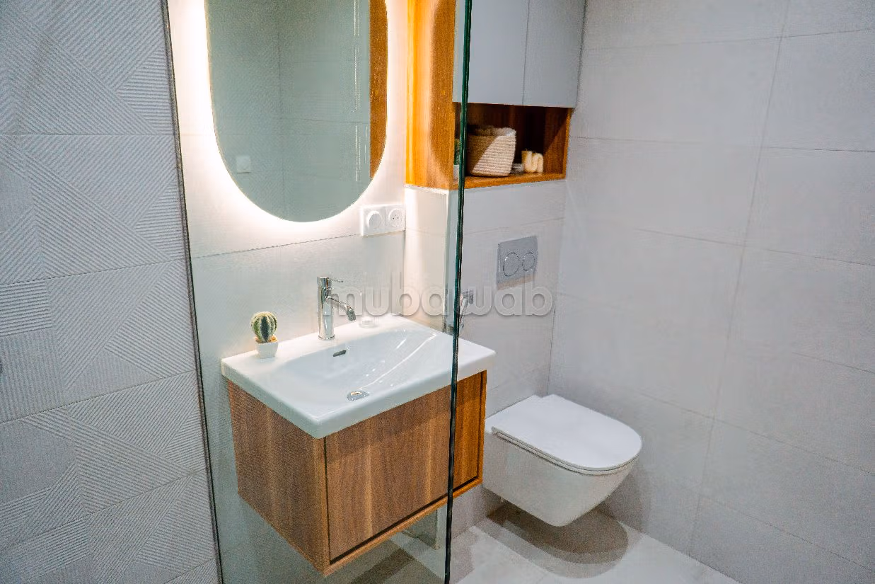 شقة رائعة للبيع ب مجاهدين. 5 قطع. مصعد وشرفة. 