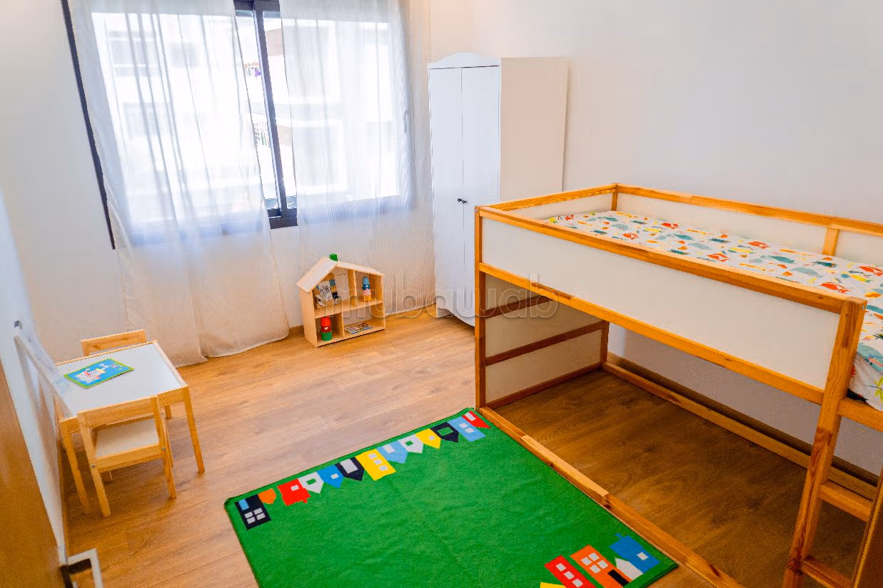 شقة رائعة للبيع ب مجاهدين. 5 قطع. مصعد وشرفة. 