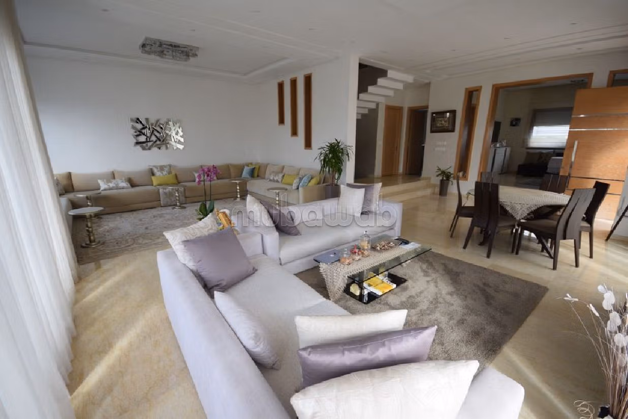 Nu te koop: villa's en luxe woningen. 7 Ruimtes. Garage en tuin. 