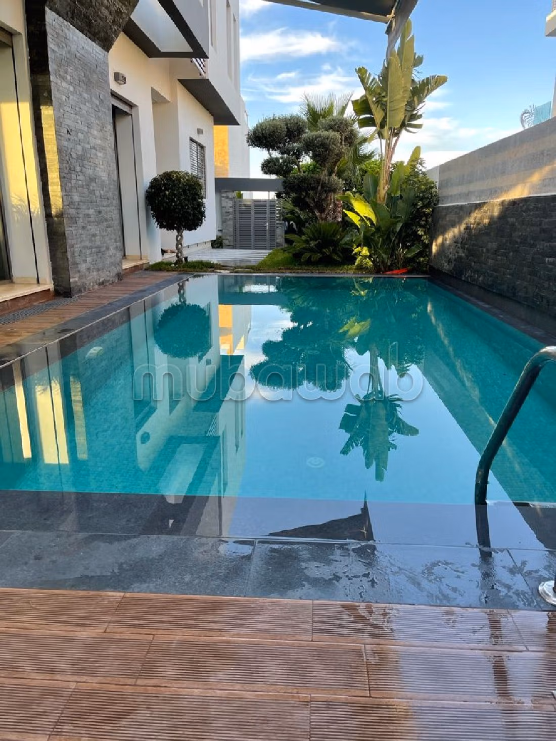 Nu te koop: villa's en luxe woningen. 7 Ruimtes. Garage en tuin. 