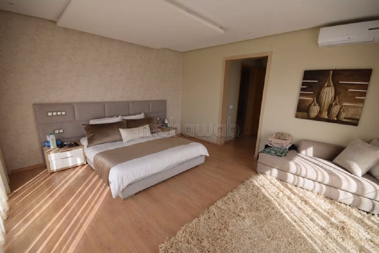 Nu te koop: villa's en luxe woningen. 7 Ruimtes. Garage en tuin. 