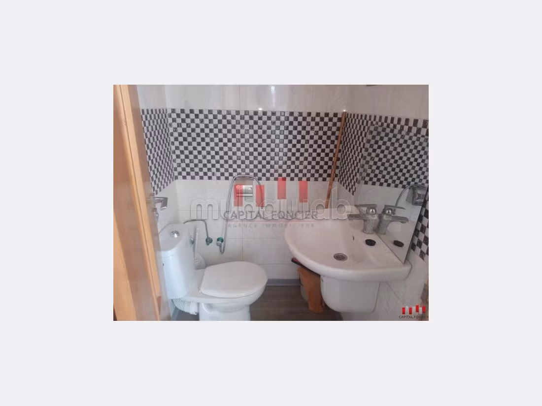 عقارات تجارية للبيع بوسط المدينة. المساحة الكلية 87 م². 