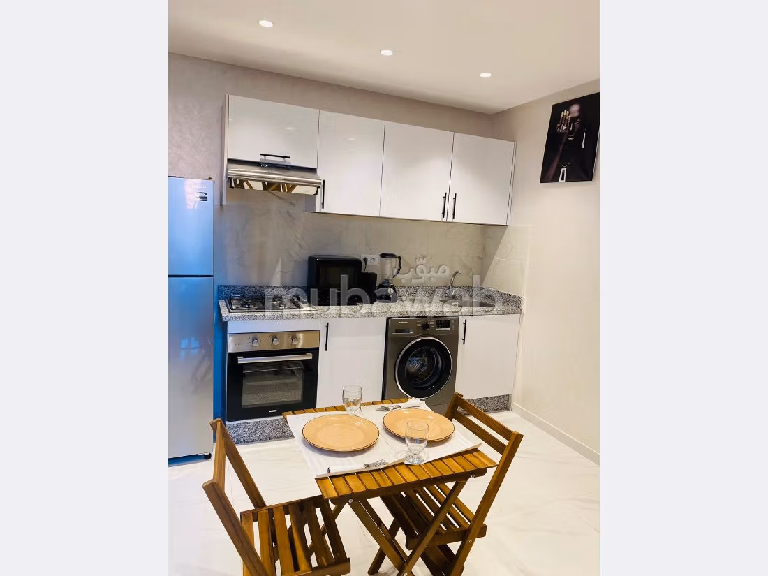 Appartementen huren in Camp Al Ghoul. 2 Ruimtes. Marokkaanse woonkamer, beveiligingsyssteem