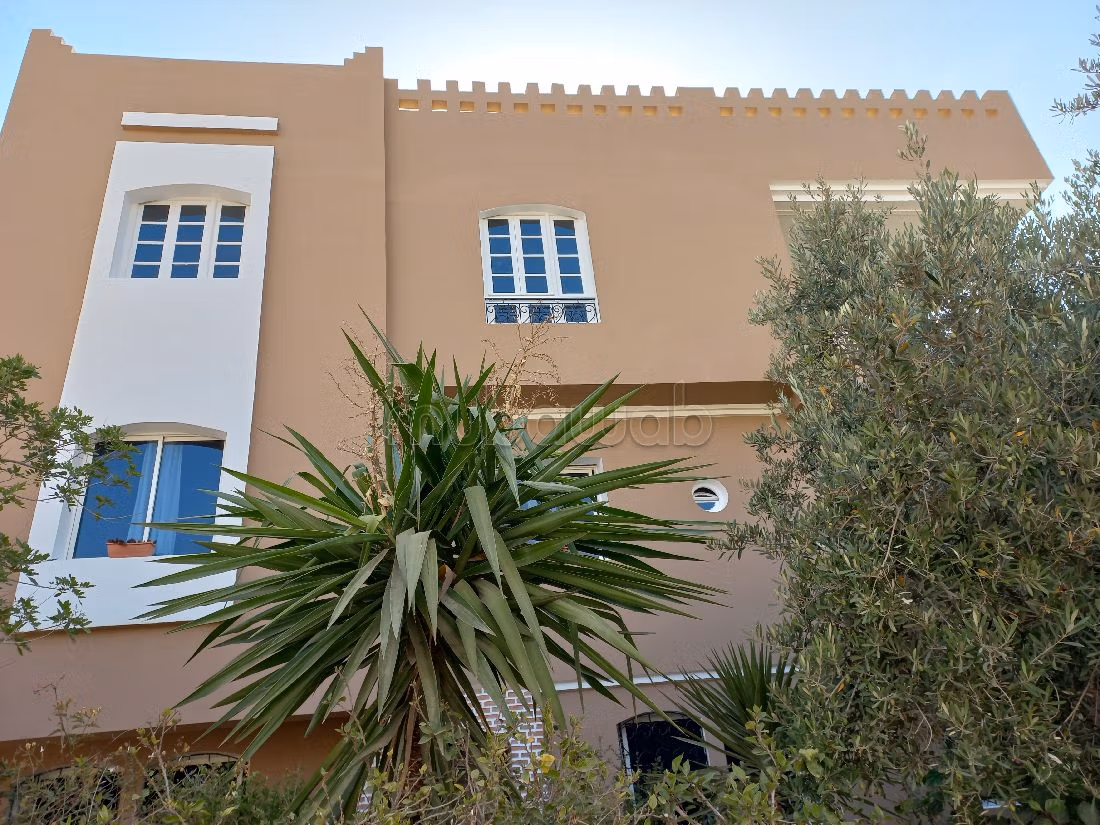 شراء منزل مميز بتزنيت. 9 قطع مريحة. شرفة وحديقة