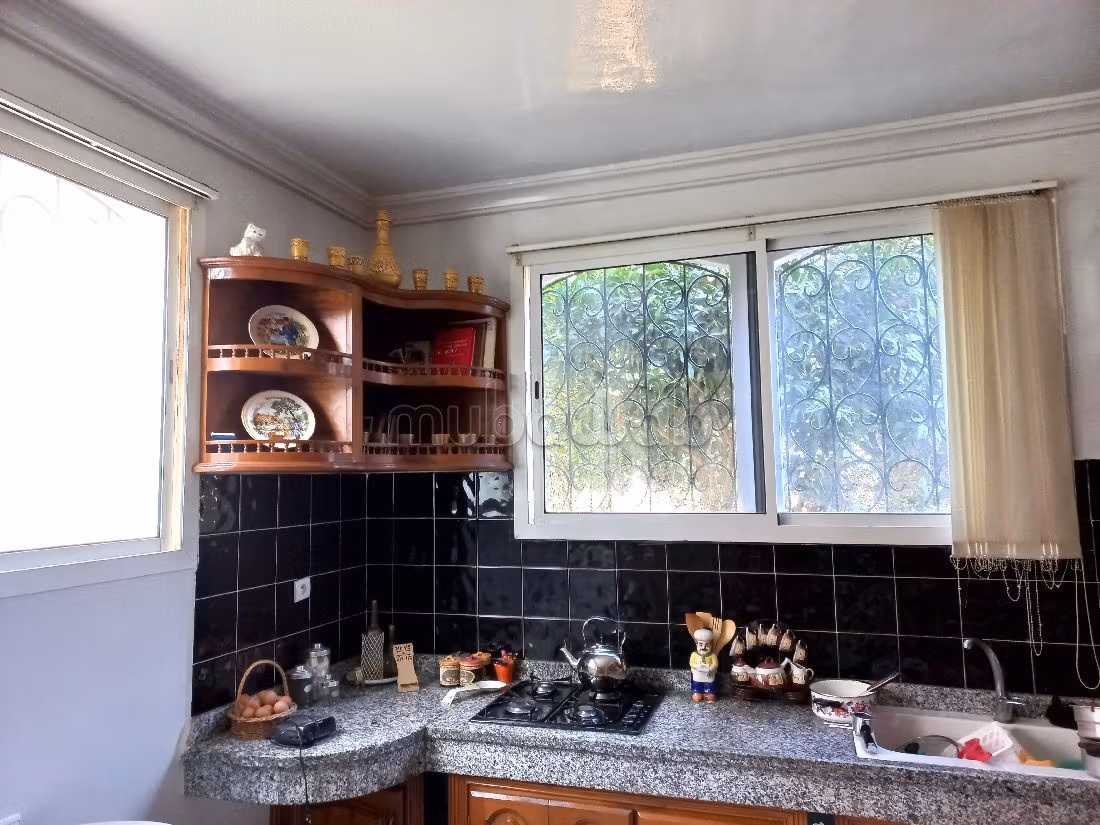 شراء منزل مميز بتزنيت. 9 قطع مريحة. شرفة وحديقة