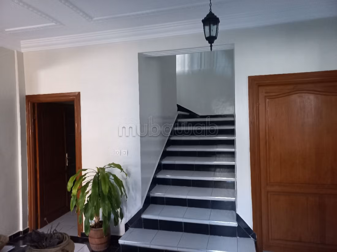 شراء منزل مميز بتزنيت. 9 قطع مريحة. شرفة وحديقة