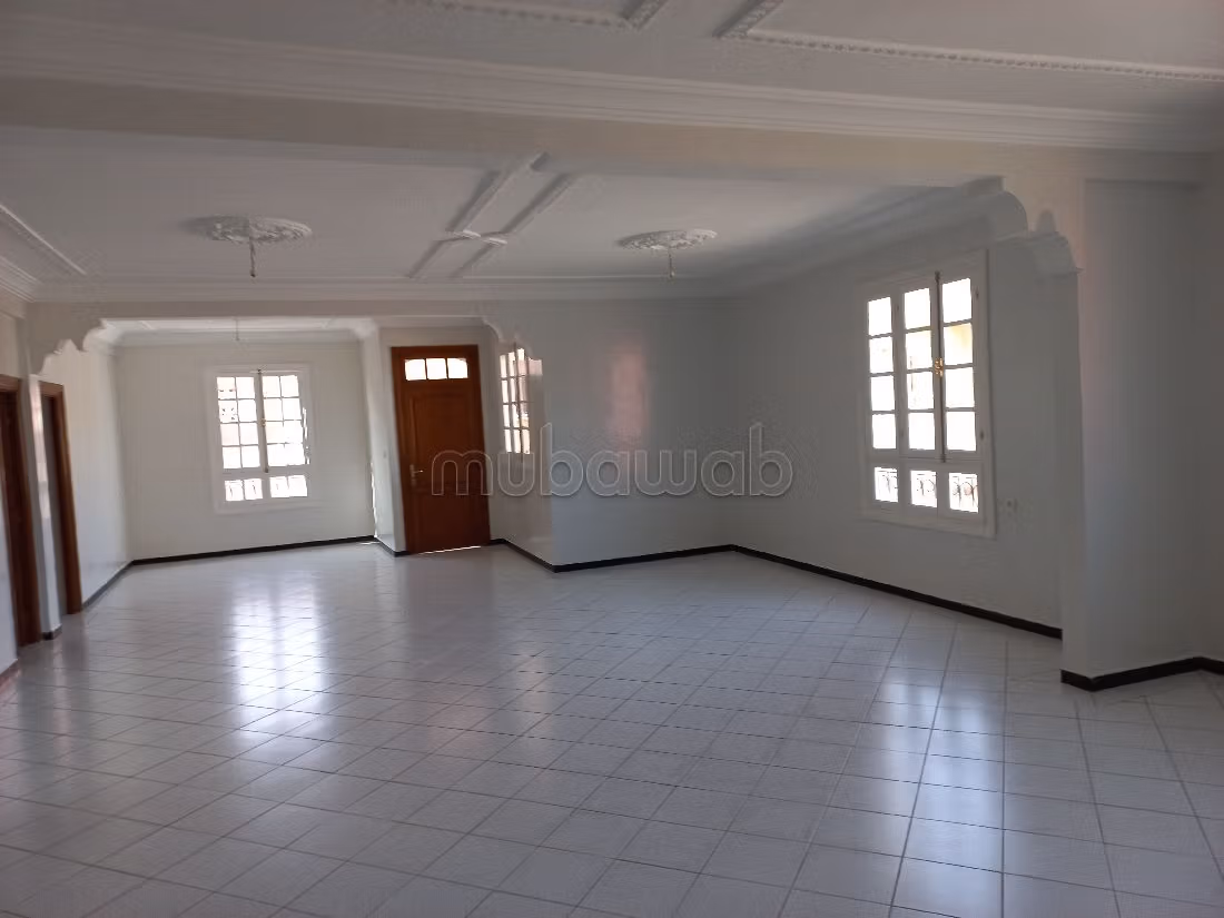 شراء منزل مميز بتزنيت. 9 قطع مريحة. شرفة وحديقة