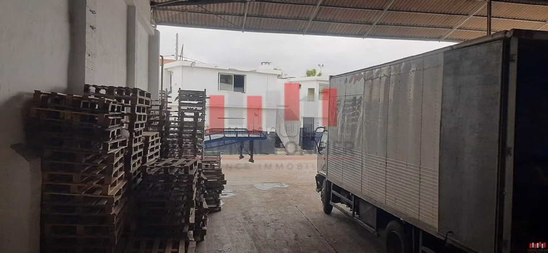 Usine industrielle de 10.000 m de surface atelier exploitable sur une surface de terrain de 12.000 m en plein bld mly ismail ain sebaa a la vente