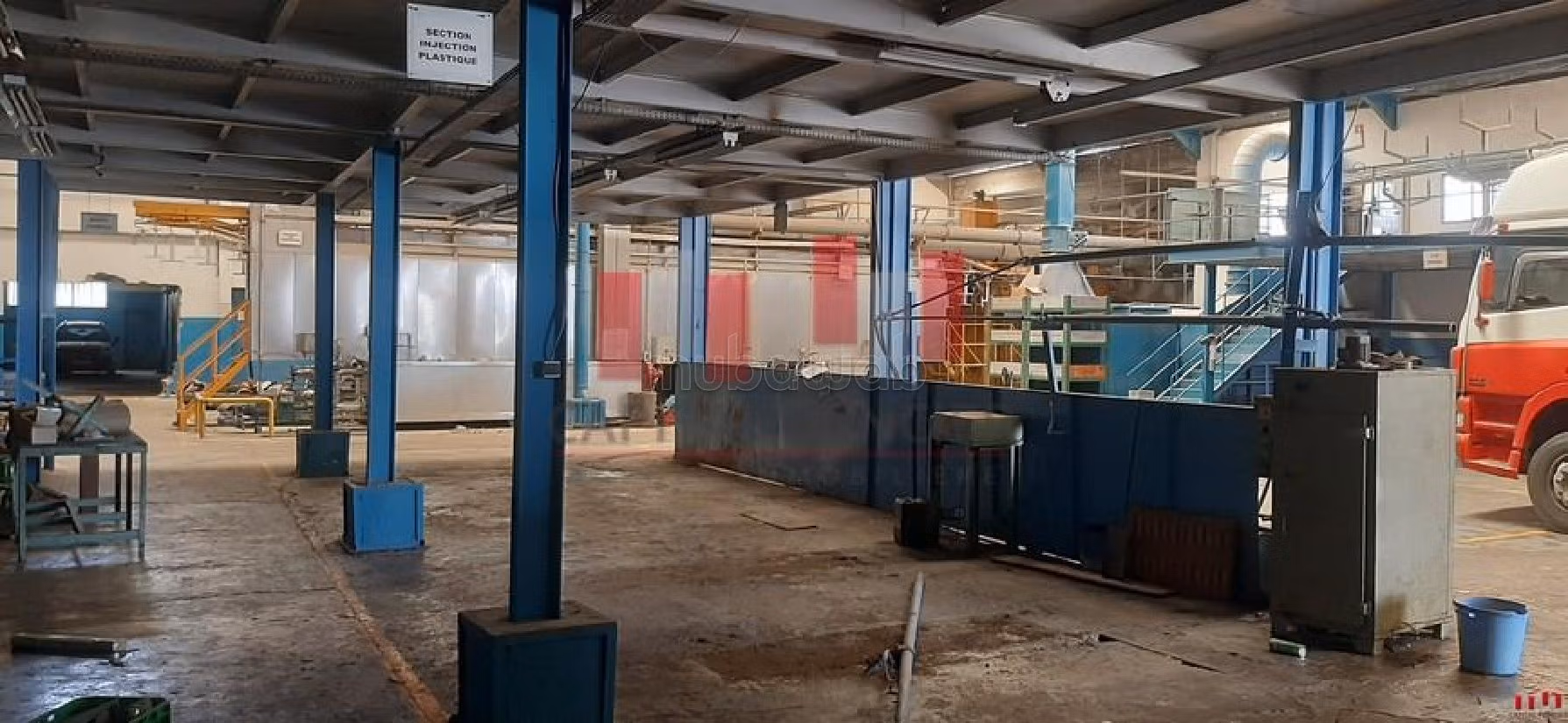 مكاتب ومحلات للكراء ببوسكورة. المساحة 3300 م². 