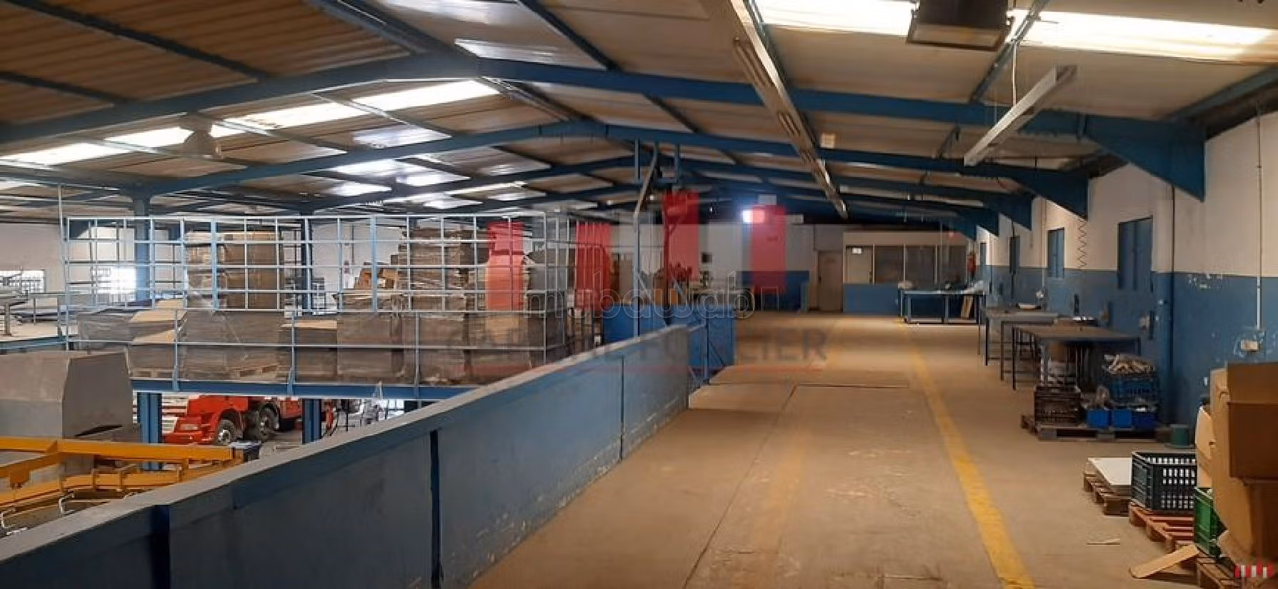 مكاتب ومحلات للكراء ببوسكورة. المساحة 3300 م². 