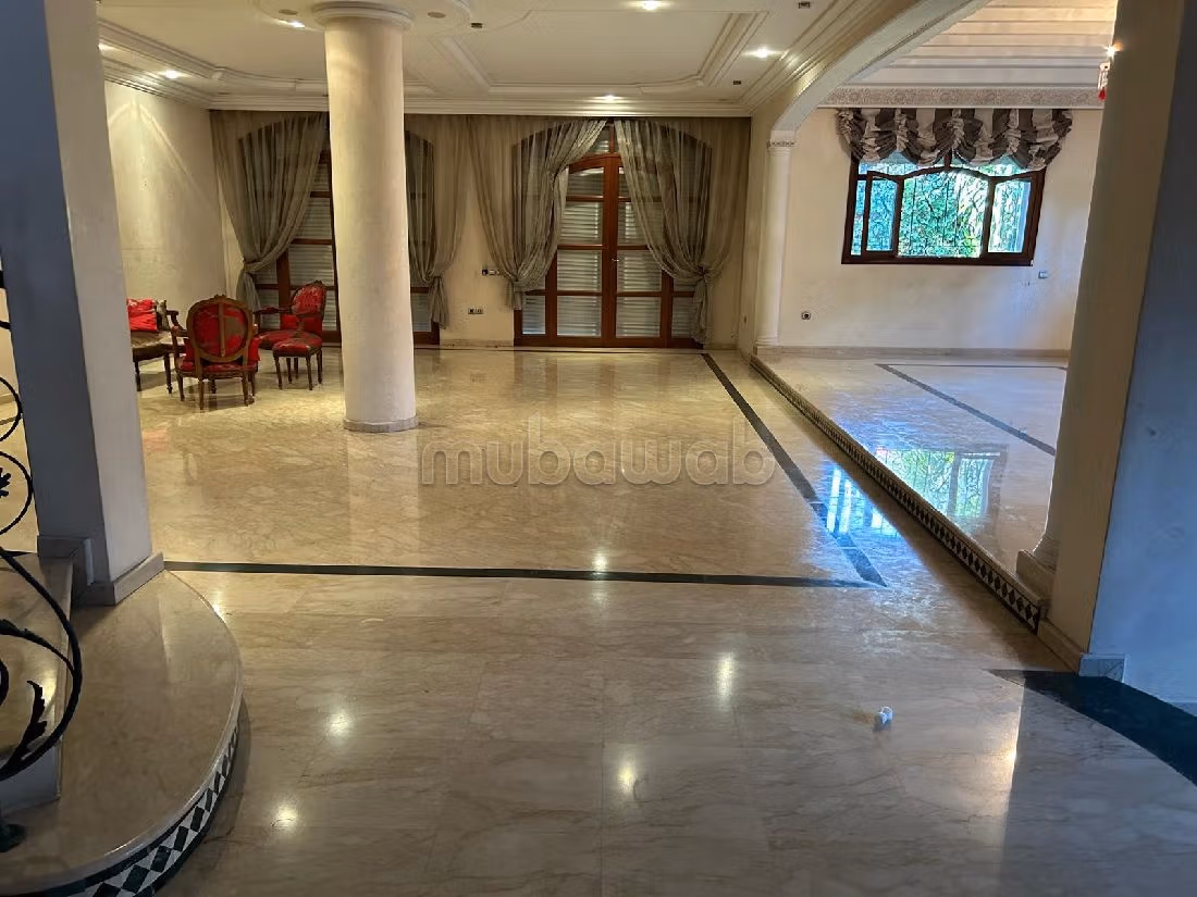 Villa di lusso in vendita a Polo. 6 ampi locali. ammobiliato.