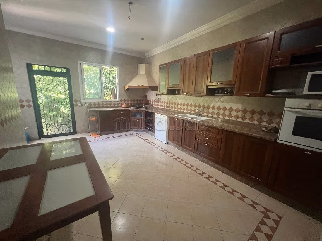 Villa di lusso in vendita a Polo. 6 ampi locali. ammobiliato.