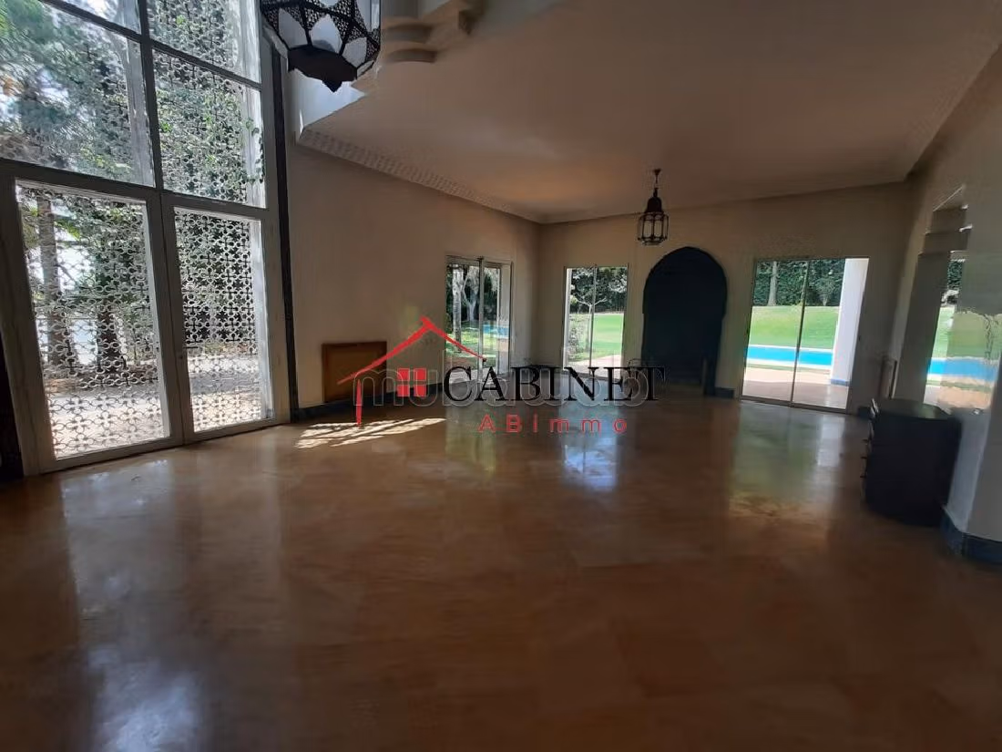 Splendide villa en location à Souissi