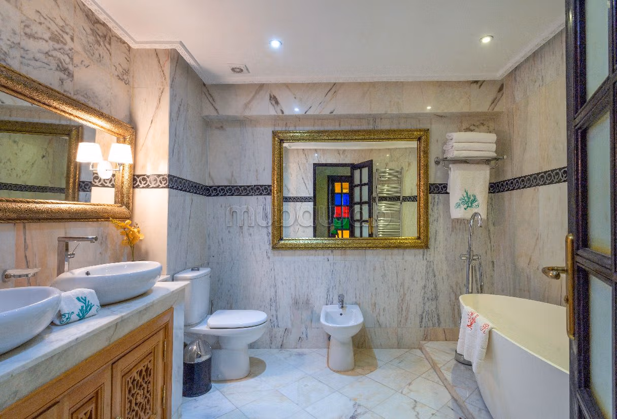 Luxury villa for sale in Route de l'Ourika. 13 rooms. Storage unit. 