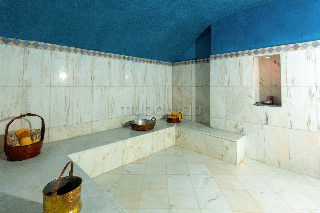 Luxury villa for sale in Route de l'Ourika. 13 rooms. Storage unit. 