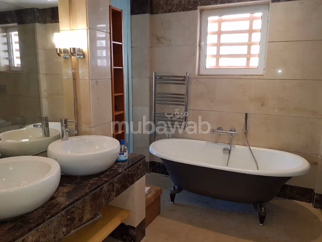 Luxury house for rent. Area of 1200 m². All comforts with fireplace and air conditioning. 