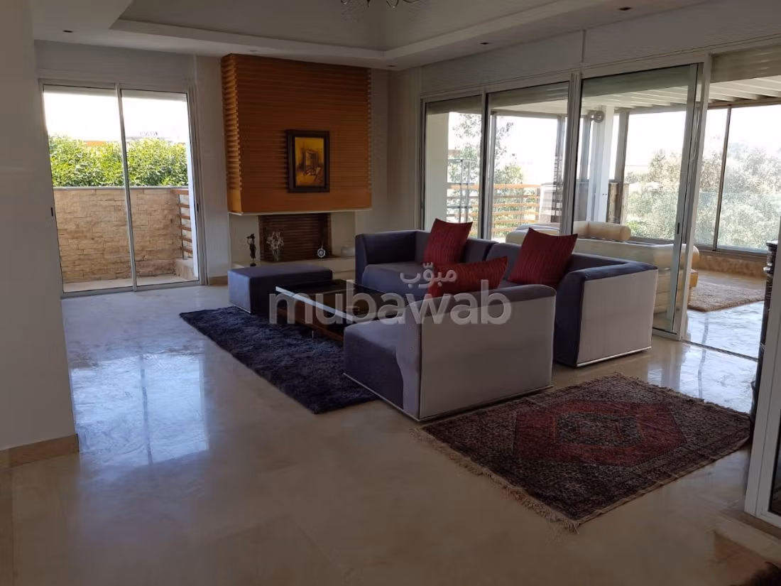 Luxury house for rent. Area of 1200 m². All comforts with fireplace and air conditioning. 