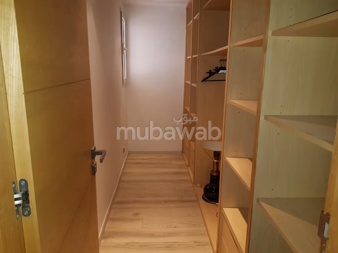 Luxury house for rent. Area of 1200 m². All comforts with fireplace and air conditioning. 