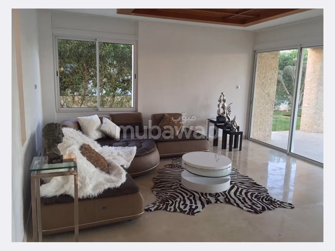Luxury house for rent. Area of 1200 m². All comforts with fireplace and air conditioning. 