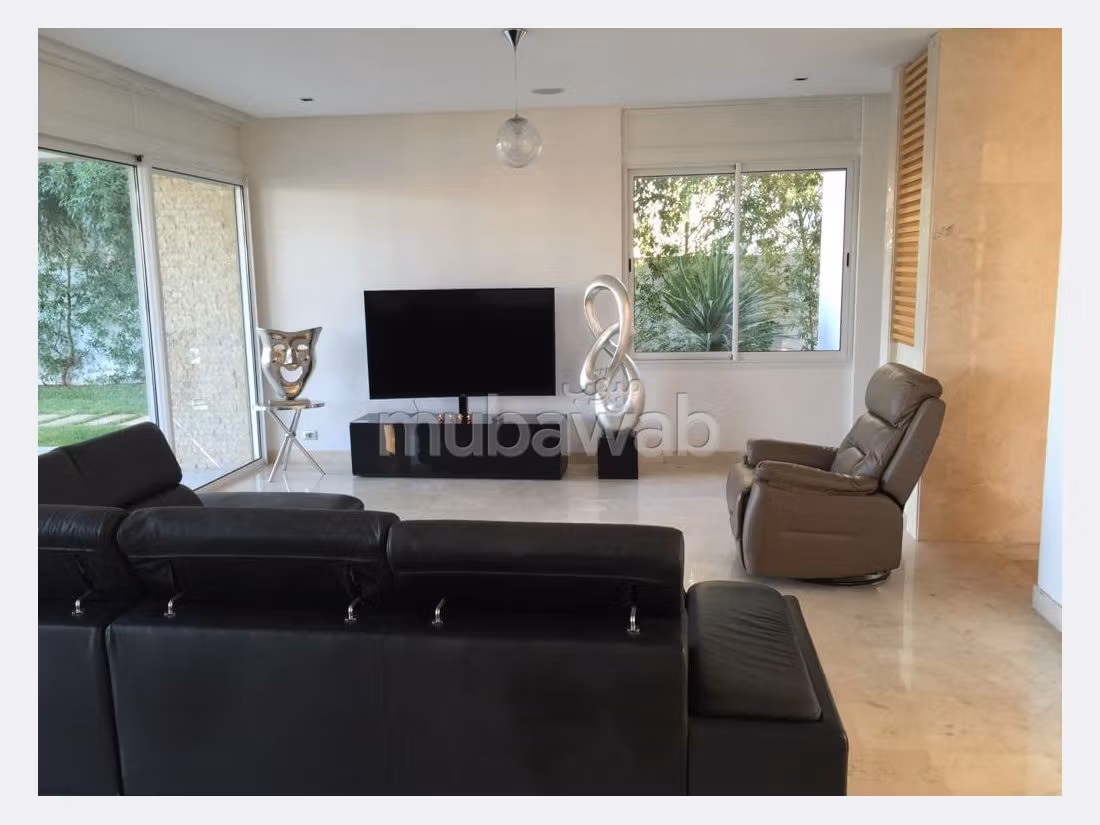 Luxury house for rent. Area of 1200 m². All comforts with fireplace and air conditioning. 