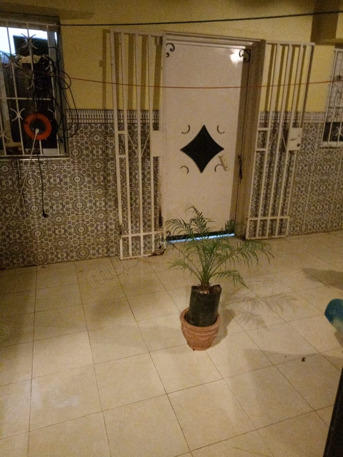 Piso en venta en Wifak. Pequeña superficie 120 m². Sin ascensor, gran terraza