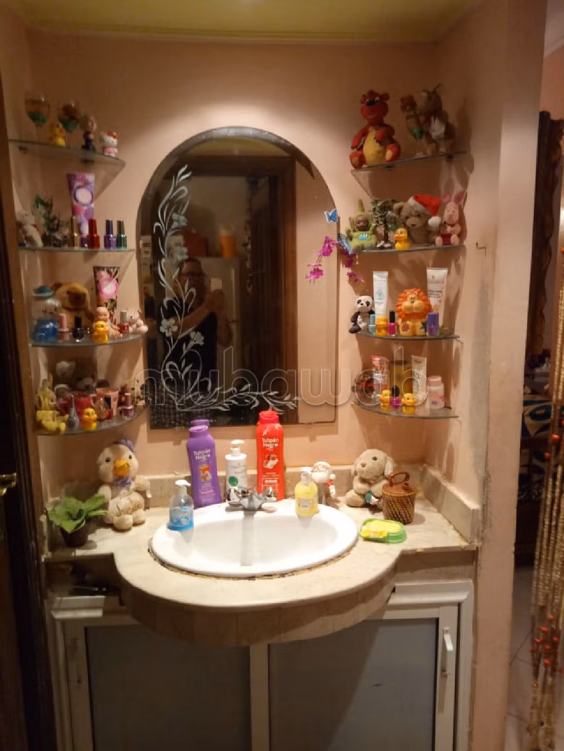 Apartment for sale in Wifak. 5 large rooms. Secured door, furnished Moroccan living room