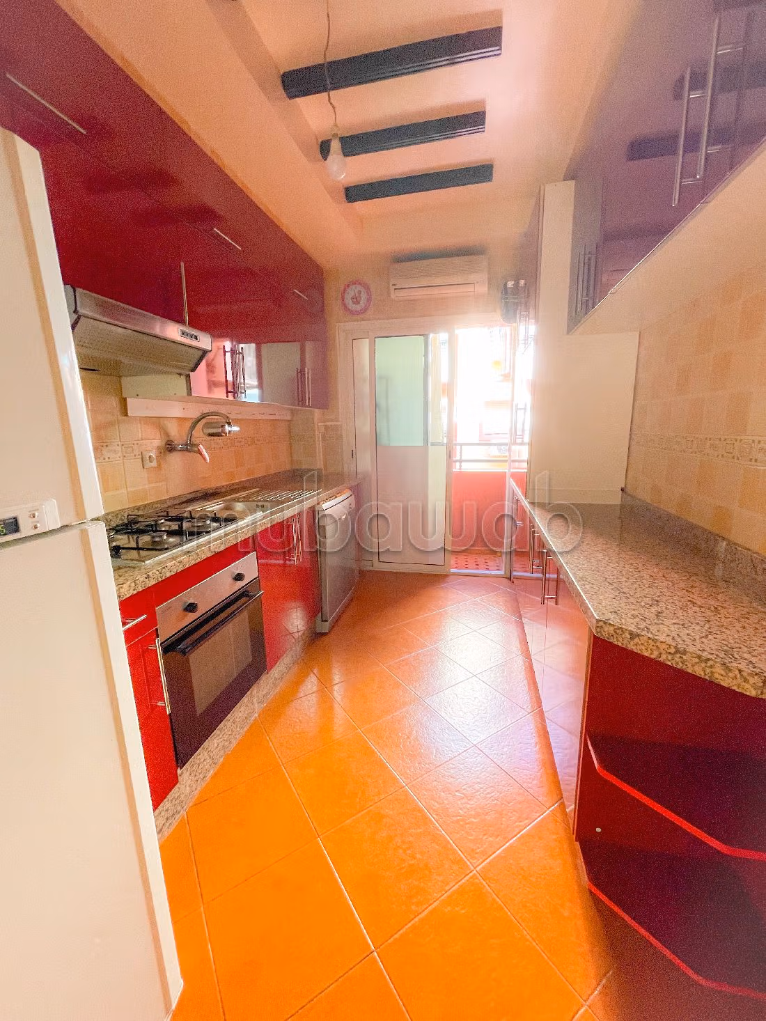 Vendita di un bell'appartamento a Hay Mabrouka. 3 belle camere da letto. Ammobiliato