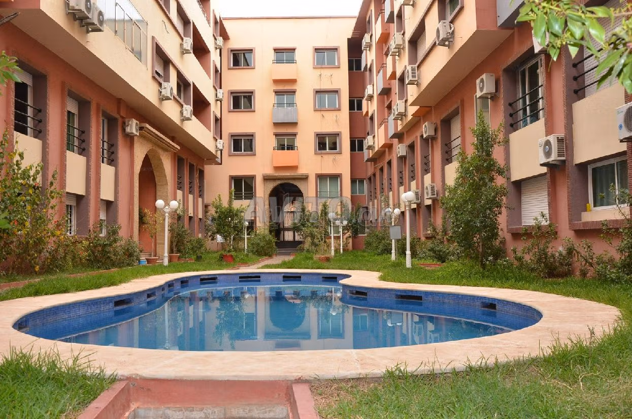 Vendita di un bell'appartamento a Hay Mabrouka. 3 belle camere da letto. Ammobiliato