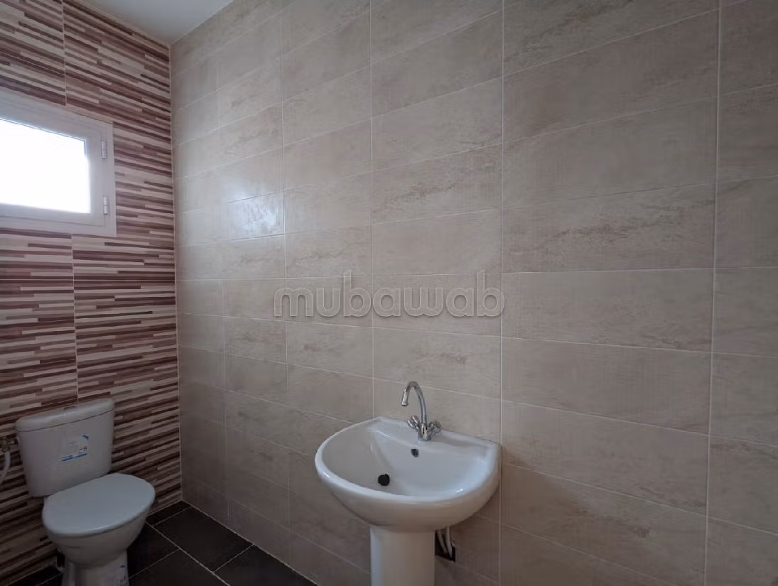 فيلا رائعة للبيع ب جربة. 6 قطع كبيرة. حديقة وشرفة. 