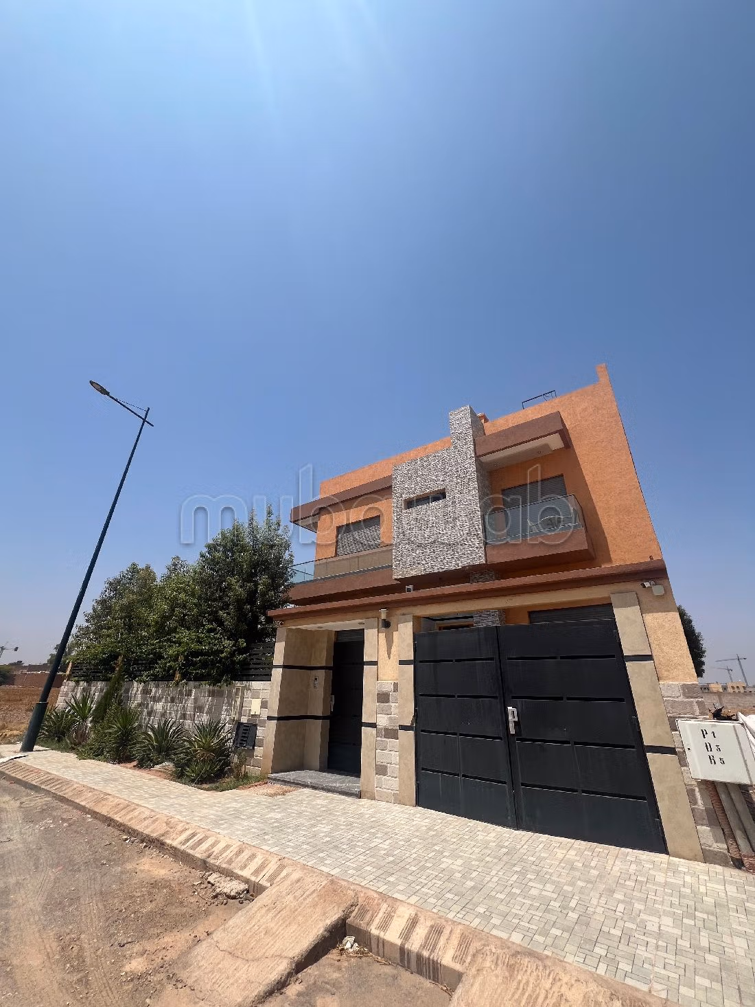 Villas y casas de lujo en alquiler en Route de Tahanaout. 5 habitaciones. Chimenea funcional, servicio de conserjería