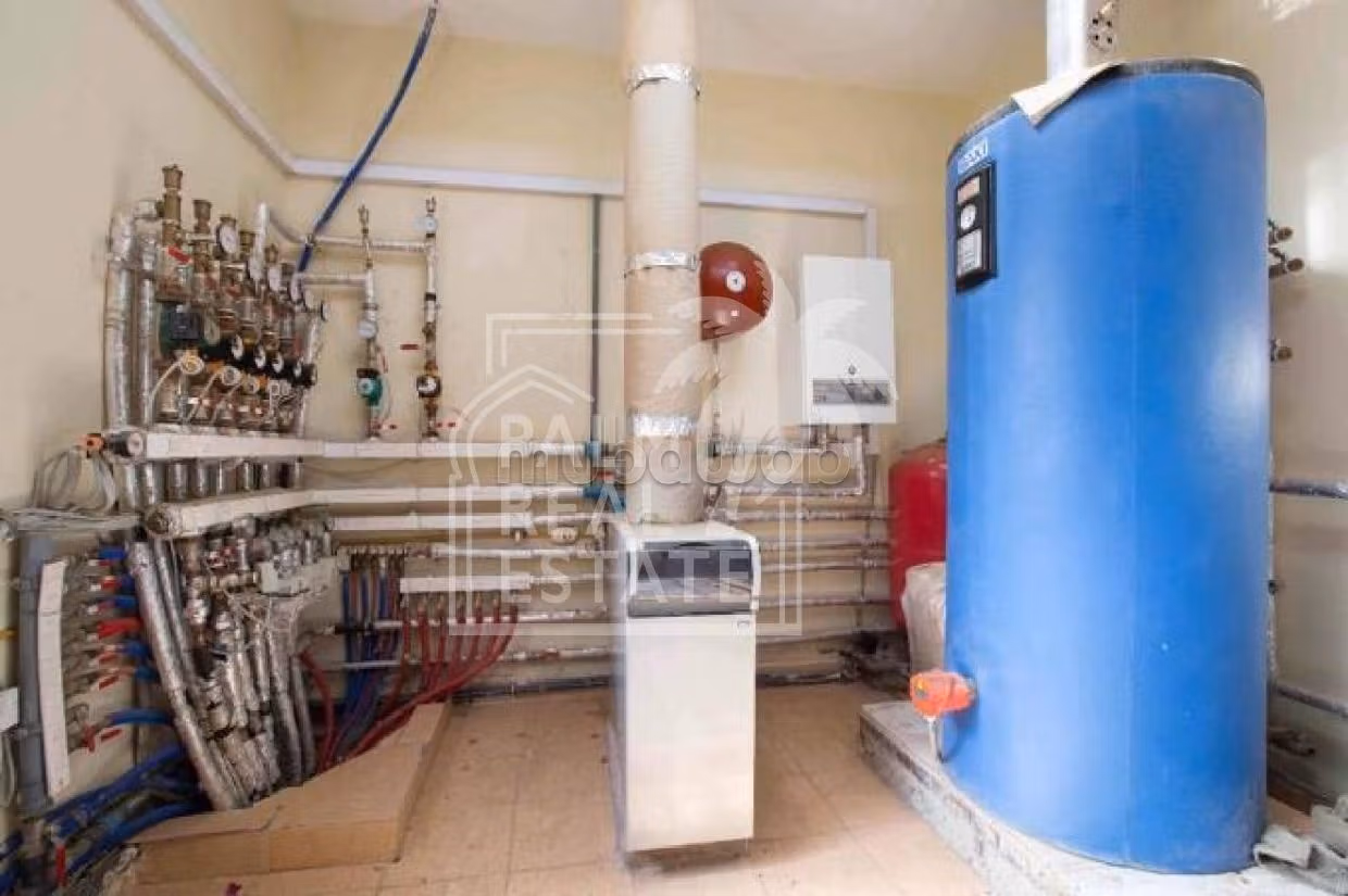 فيلا رائعة للبيع بالنخيل. المساحة 1838 م². حديقة وشرفة