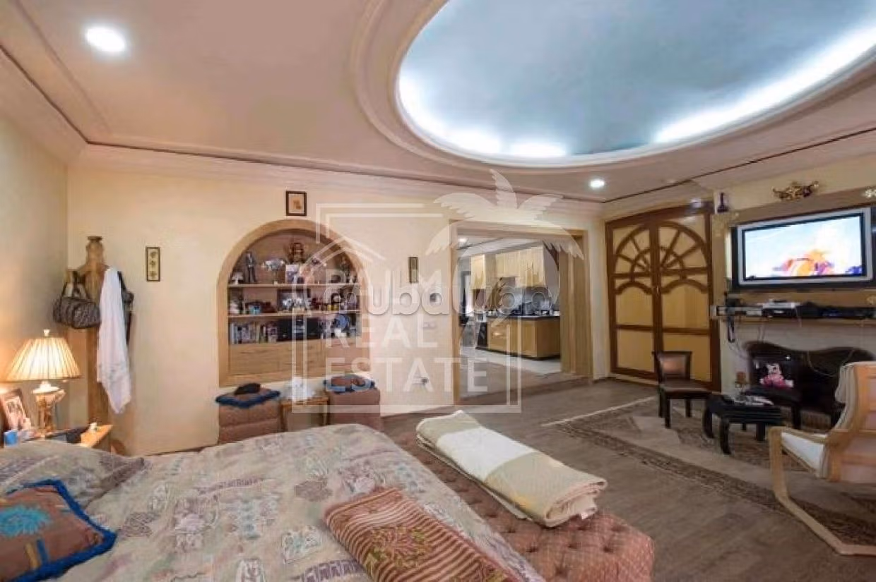 فيلا رائعة للبيع بالنخيل. المساحة 1838 م². حديقة وشرفة