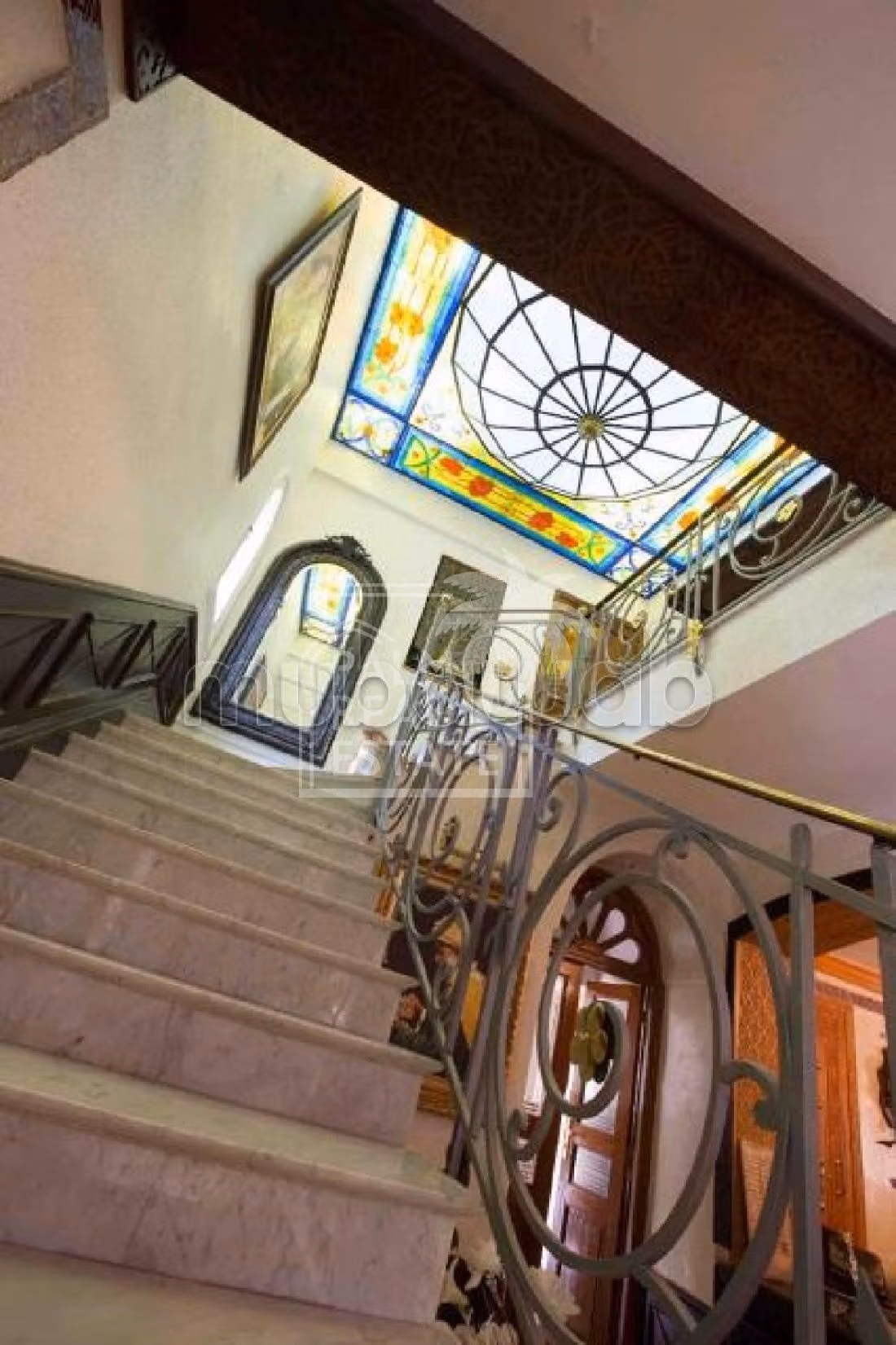 فيلا رائعة للبيع بالنخيل. المساحة 1838 م². حديقة وشرفة