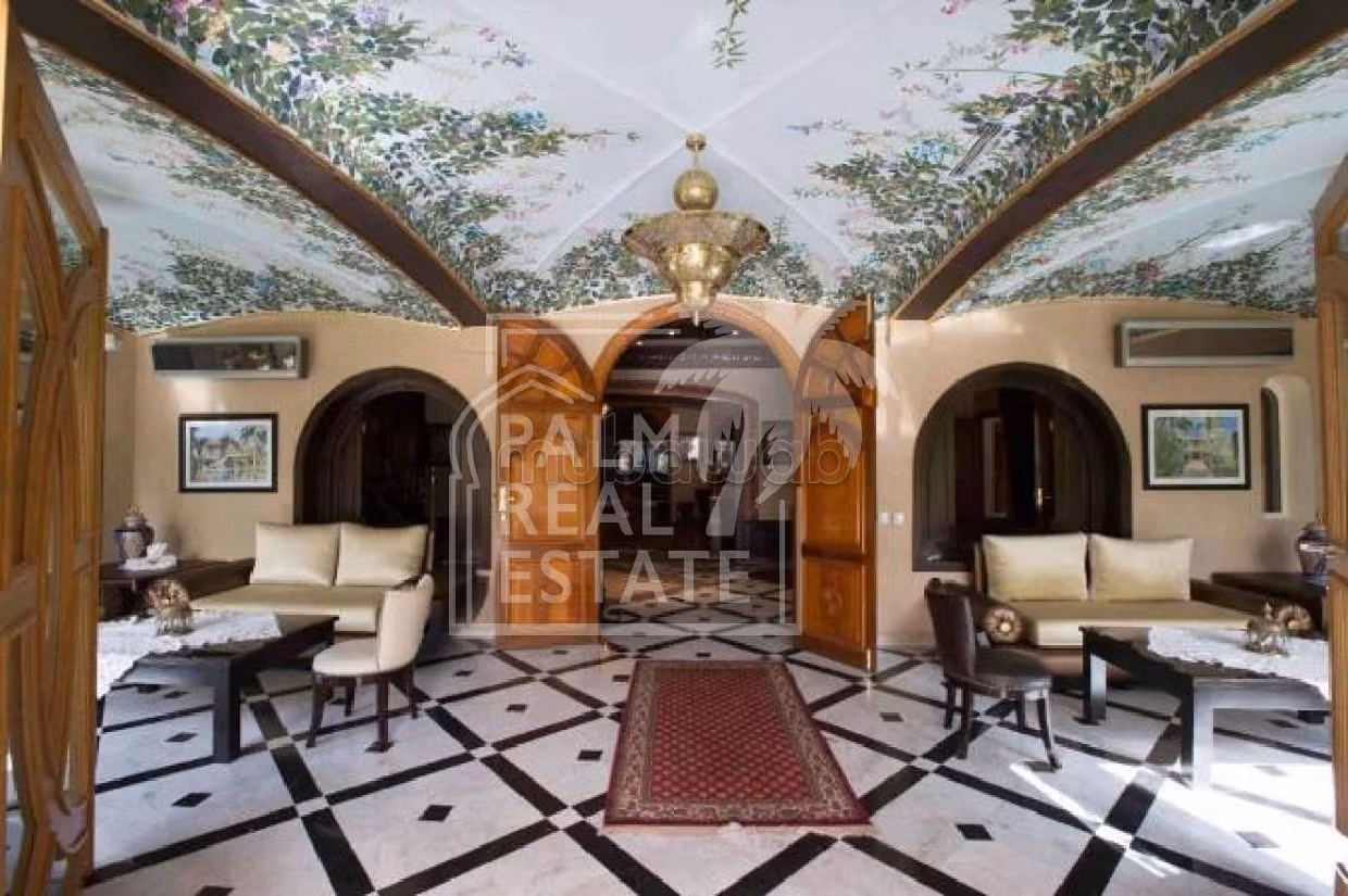 فيلا رائعة للبيع بالنخيل. المساحة 1838 م². حديقة وشرفة