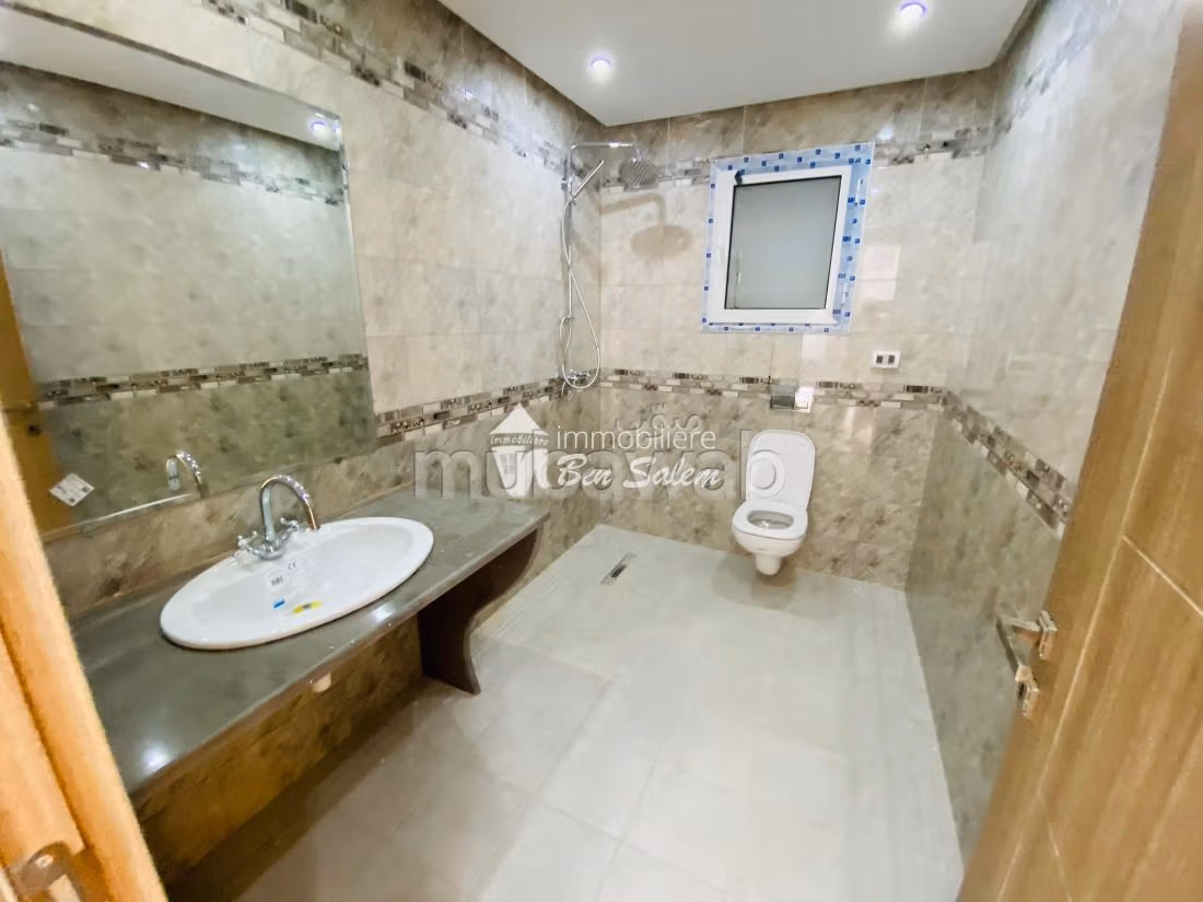 Villa di lusso in vendita a Hammamet Sud. Superficie 750 m². Porta blindata e finestre con doppi vetri. 