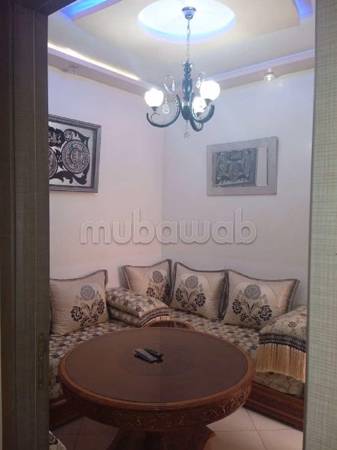 Appartement de vacances à louer à Hay Mabrouka. 3 pièces confortables. Cheminée et concierge