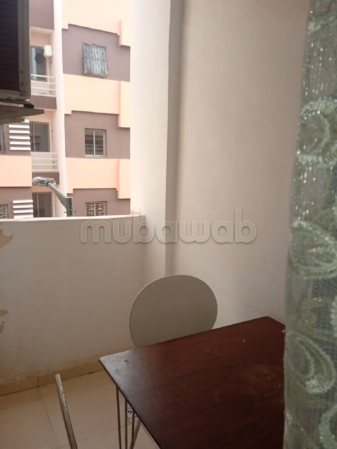 Appartement de vacances à louer à Hay Mabrouka. 3 pièces confortables. Cheminée et concierge