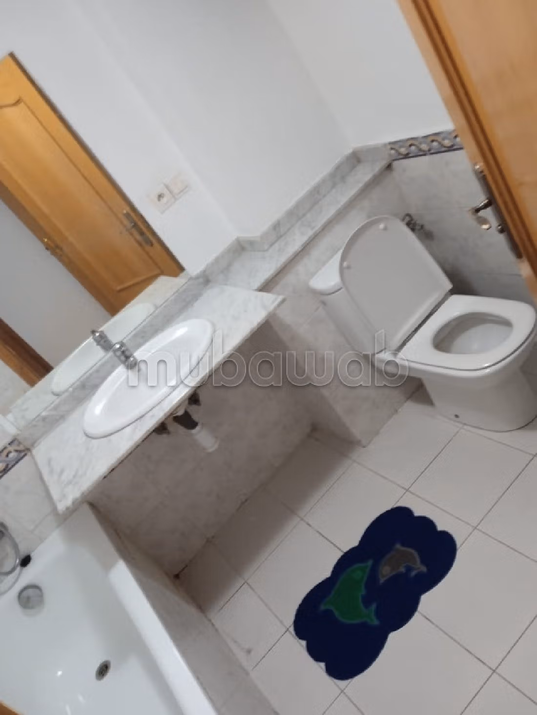 Appartement de vacances à louer à Hay Mabrouka. 3 pièces confortables. Cheminée et concierge