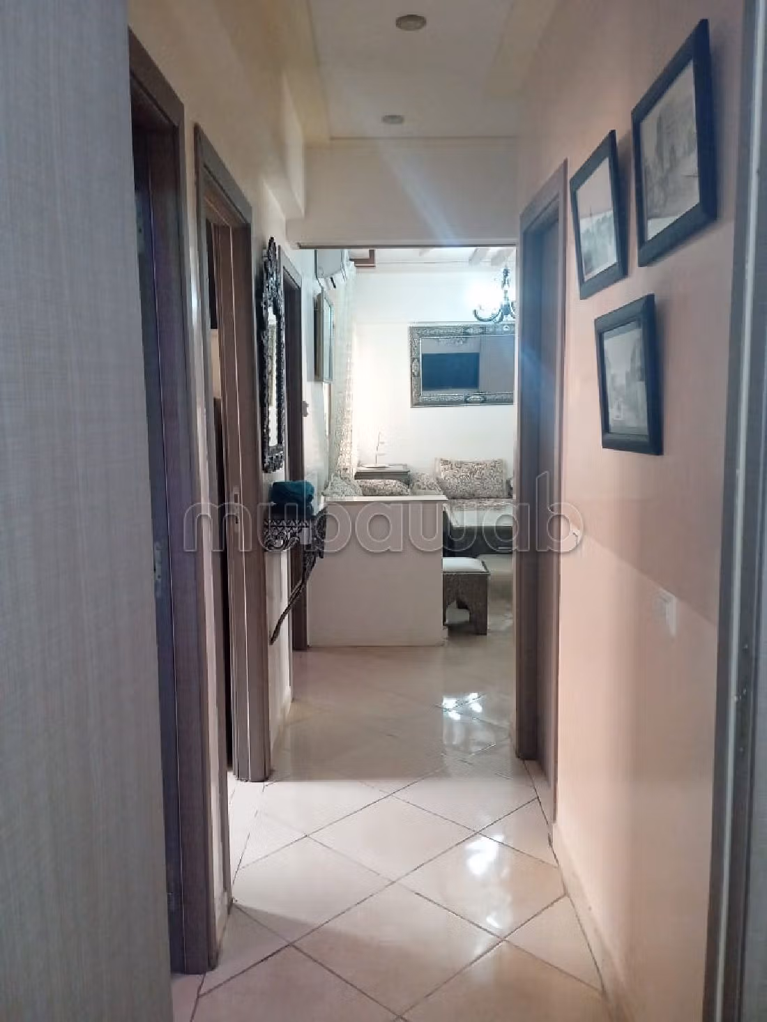 Appartement de vacances à louer à Hay Mabrouka. 3 pièces confortables. Cheminée et concierge