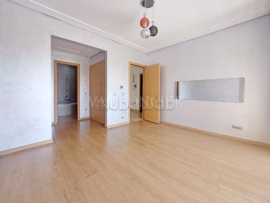 Location très belle villa 300m2 avec piscine à Prestigia Ville verte Bouskoura