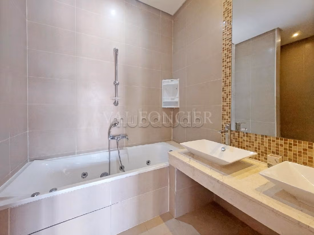 Location très belle villa 300m2 avec piscine à Prestigia Ville verte Bouskoura